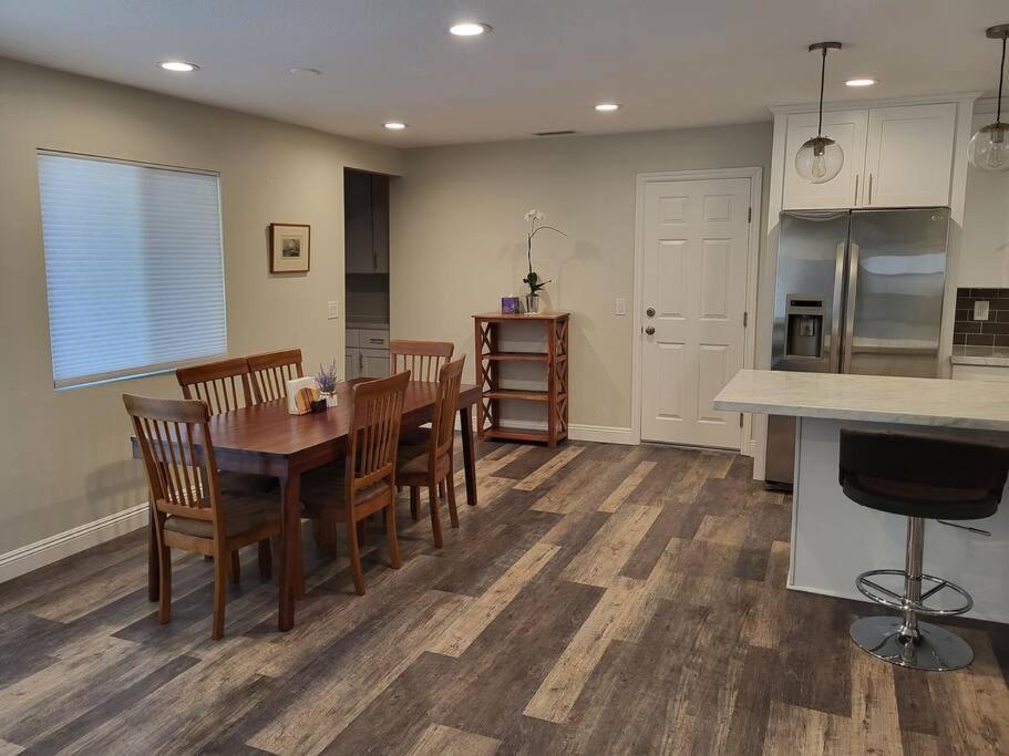 Bouganvilla 4-bedroom, 2-baths, Single Family House Thousand Oaks